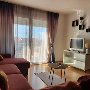 Cozy Two-bedroom Apartment