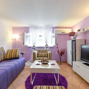 Mirana With Garden And Free Parking Apartment